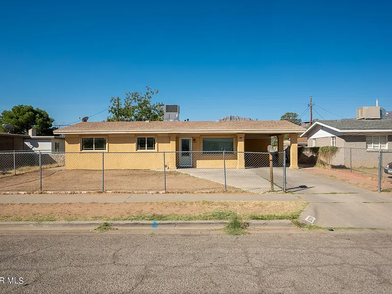9309 Montgomery Dr — Photo 2