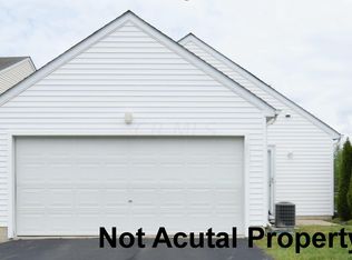 1990 Freehold Dr, Newark, OH 43055