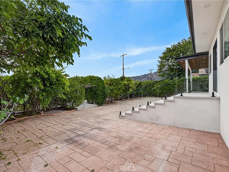 10510 Helendale Ave — Photo 8