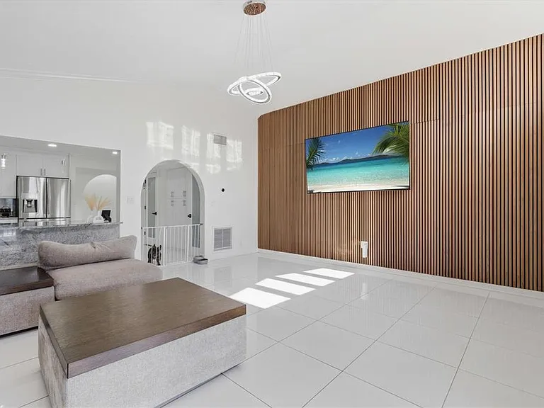 6611 N Hale Ave — Photo 13