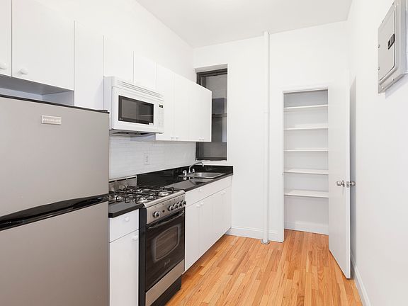 4th image of 195 Prince St APT 2S