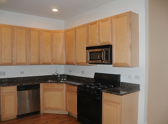 4th image of 1712 N Washtenaw Ave #1B