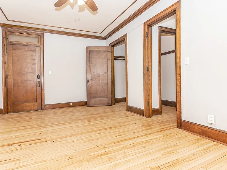 Raymond Apartments — Photo 10