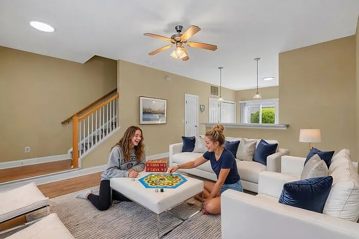 2 bed, 2.5 bath, 1150 sqft, $1,599 — Photo 3