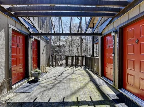 709 River Run Dr, Sandy Springs, GA 30350