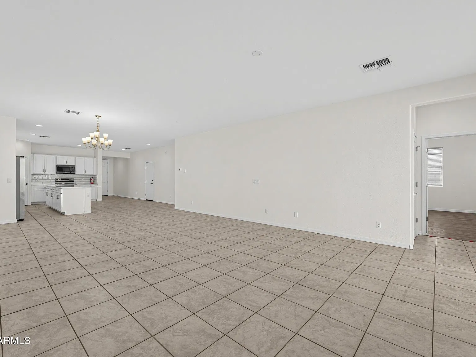 4 bed, 3.0 bath, 2193 sqft, $2,400 — Photo 4
