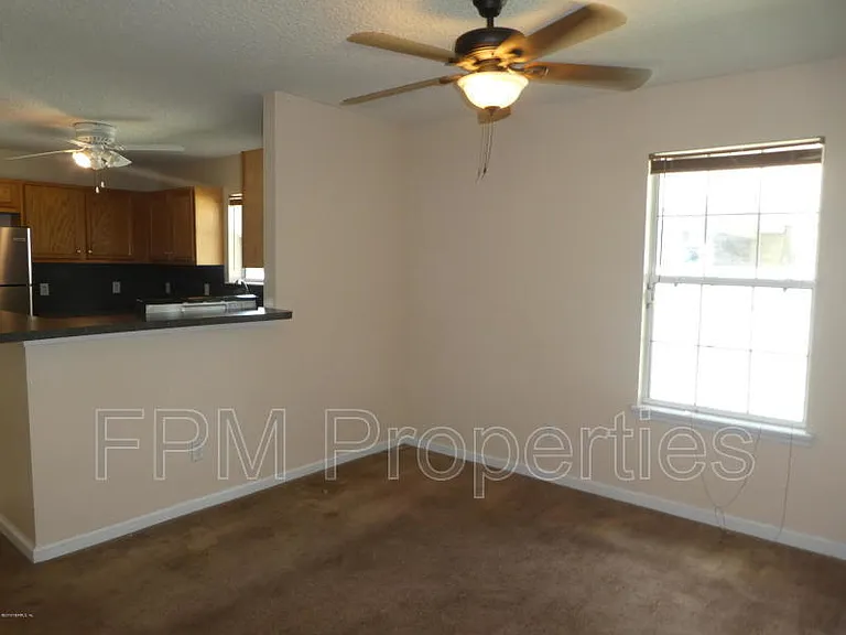 1017 Crestwood St — Photo 9