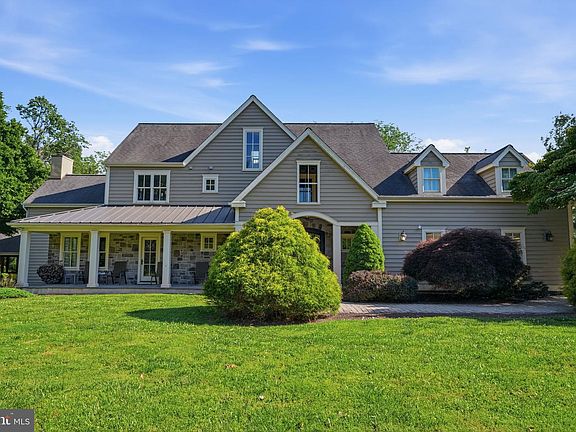 3rd image of 1420 Pheasant Run Cir