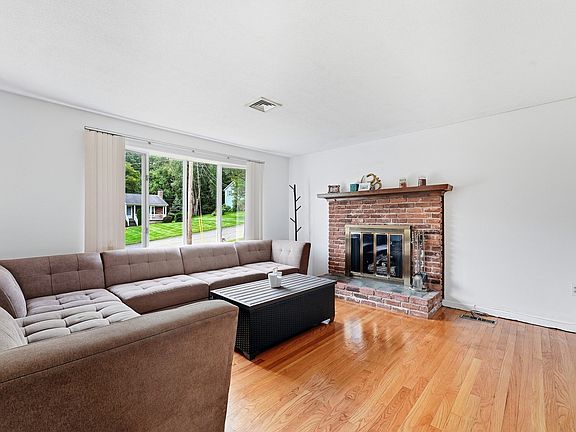 2nd image of 131 Beacon Hill Rd