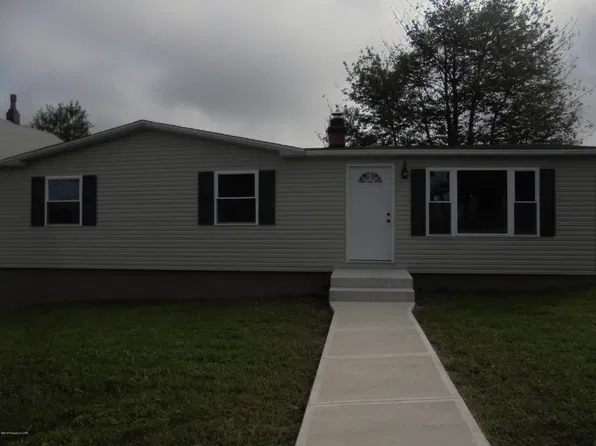 1111 Centre St, Freeland, PA 18224