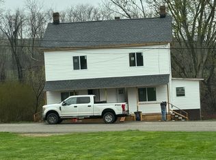 82 Roundtop Rd, Irwin, PA 15642