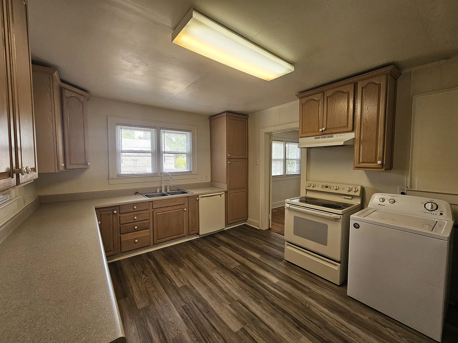 3 bed, 1000 sqft, $1,650 — Photo 2