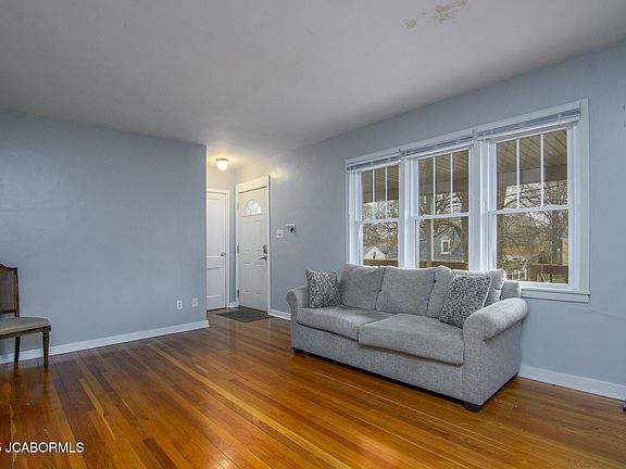 5th image of 2003 Meadow Ln