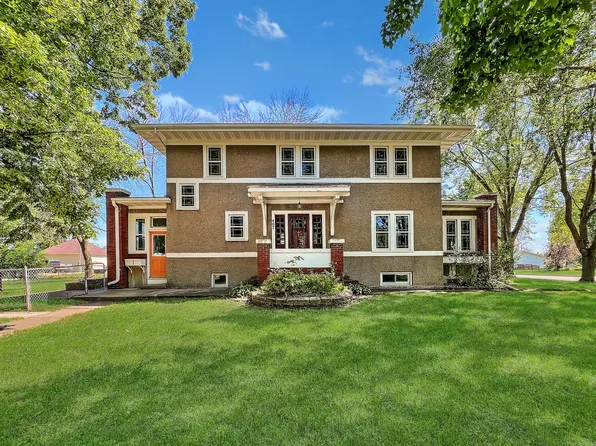 407 3rd St, Welcome, MN 56181