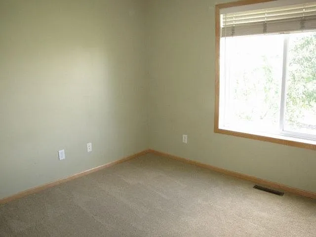 6844 Meadow Grass Ln S — Photo 10