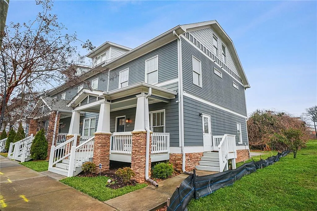 4 bed, 2.5 bath, 1720 sqft, $2,400 — Photo 2