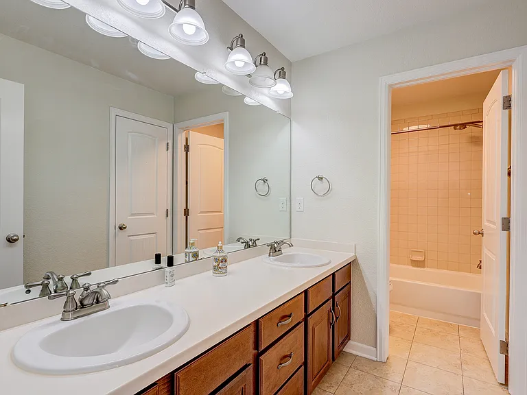 10732 Hillsboro Cir — Photo 55