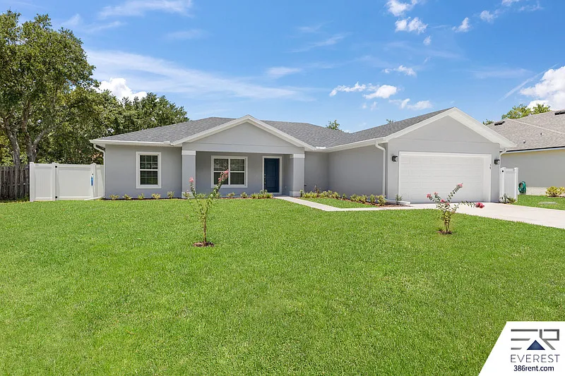 3 bed, 2.0 bath, 2593 sqft, $2,450 — Photo 3