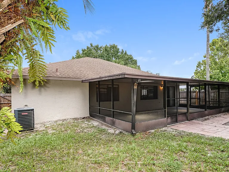 1001 Pond Apple Ct — Photo 16