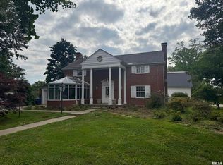 215 3rd St, Carmi, IL 62821