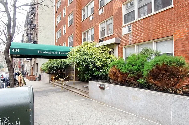 Rented by Singer New York Real Estate | media 19