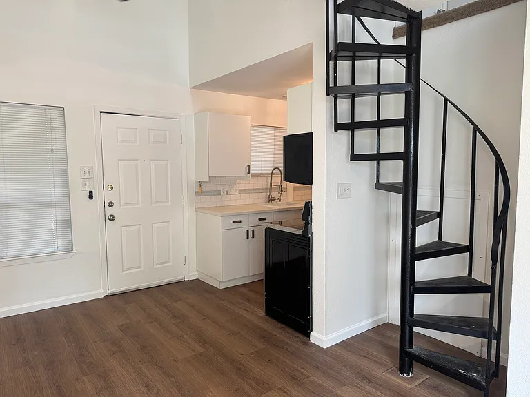 1514 Parker Ln #207 — Photo 6