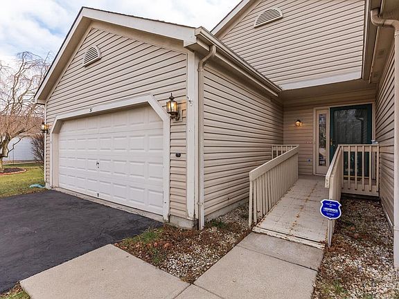 2nd image of 31 Sprucewood Ct