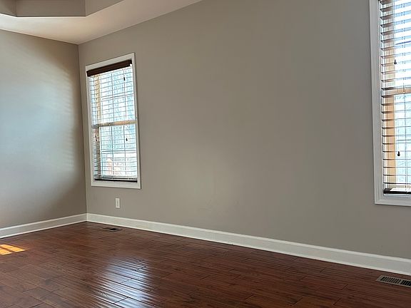 4th image of 1274 Carnation Ct