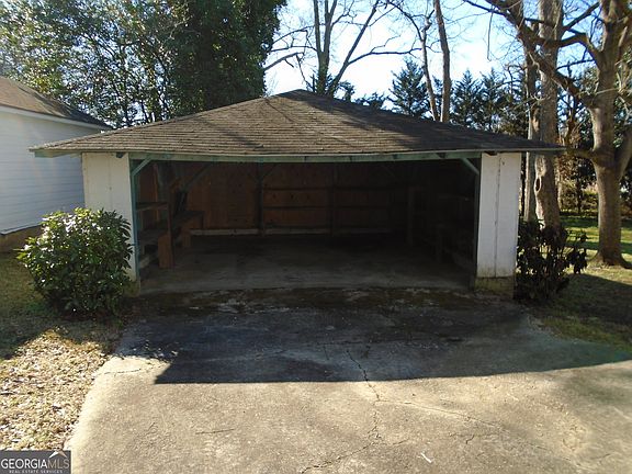 4th image of 149 Holmes St