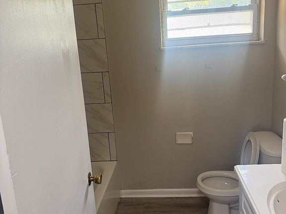4th image of 120 Skokiaan Dr APT 6