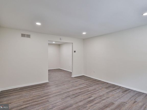 5th image of 305 S Warminster Rd APT B5