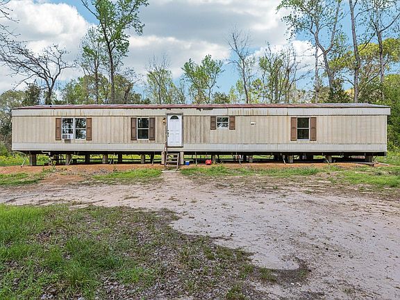 2nd image of 15003 Rosebud Ln