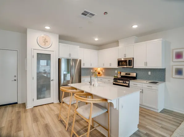 308 Satsuma Trl, Fallbrook, CA 92028