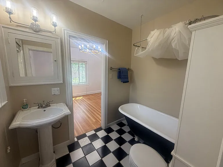 834 N Newport St — Photo 9