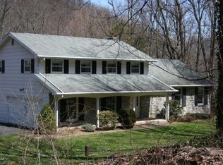 1864 Renovo Rd, Mill Hall, PA 17751