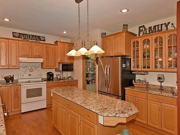 5th image of 1545 Deer Trail Ln NE