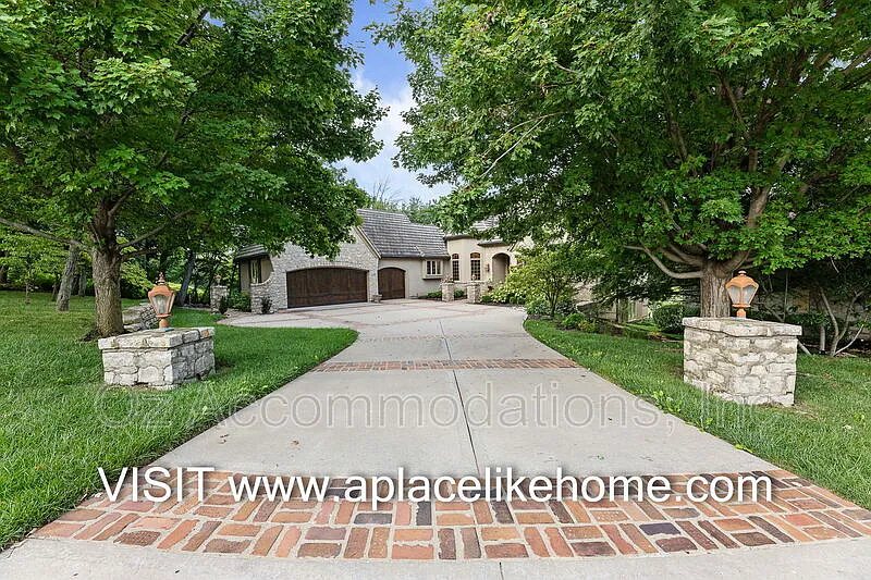 4 bed, 4.0 bath, 2005 sqft, $4,495 — Photo 1