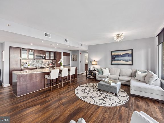 4th image of 675 President St Unit 2505