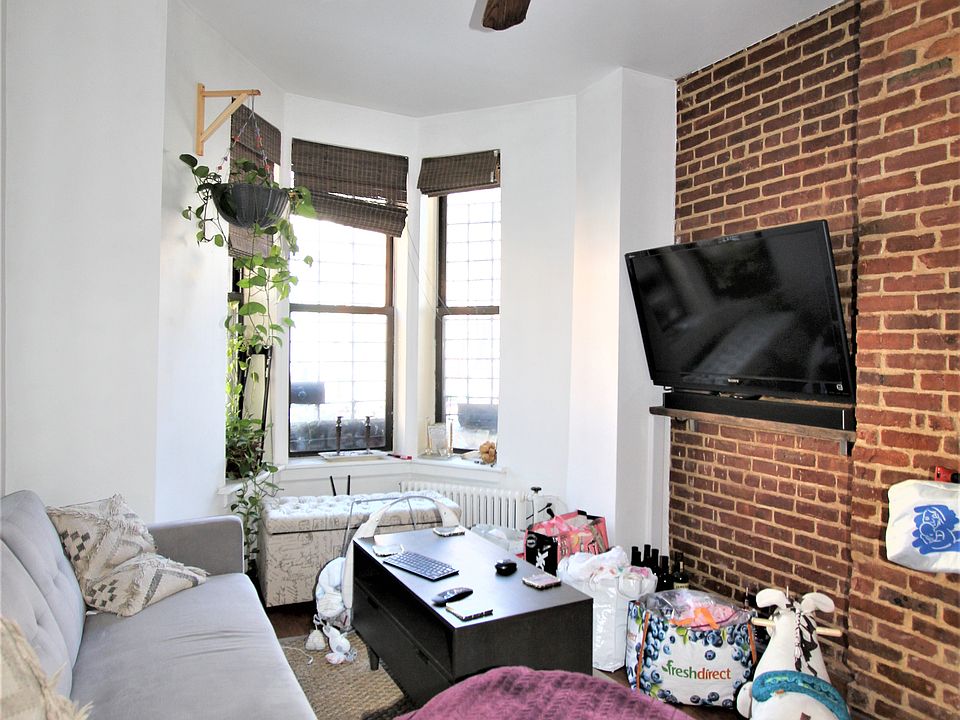 1st image of 234 8th St APT 1R