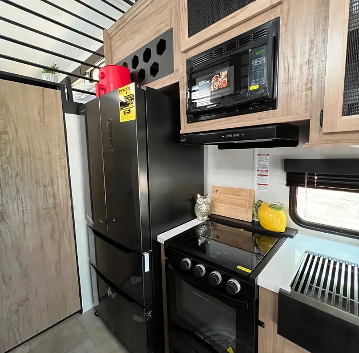 2 bed, 500 sqft, $2,750 — Photo 2