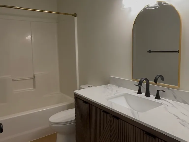 1403 E 57th Street Pl — Photo 15