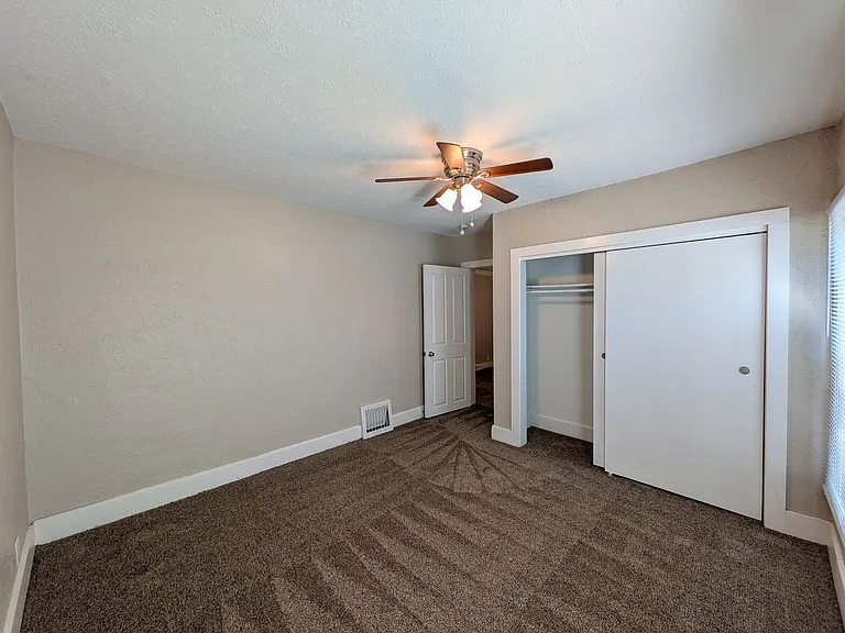 922 Walker St — Photo 12