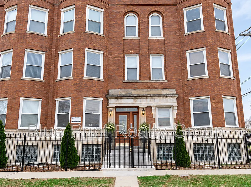 4712 S Saint Lawrence Ave #3W