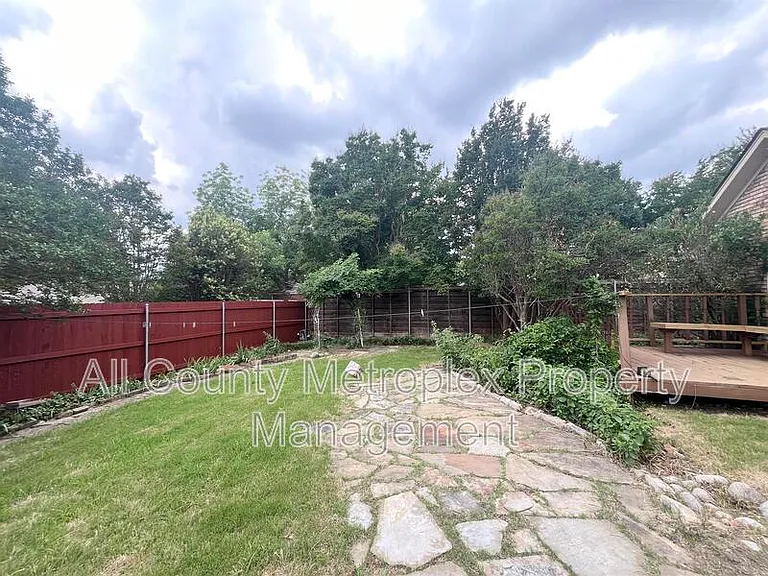 1404 Stoneboro Ln — Photo 15