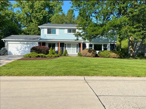29621 Fernhill Dr, Farmington Hills, MI 48334