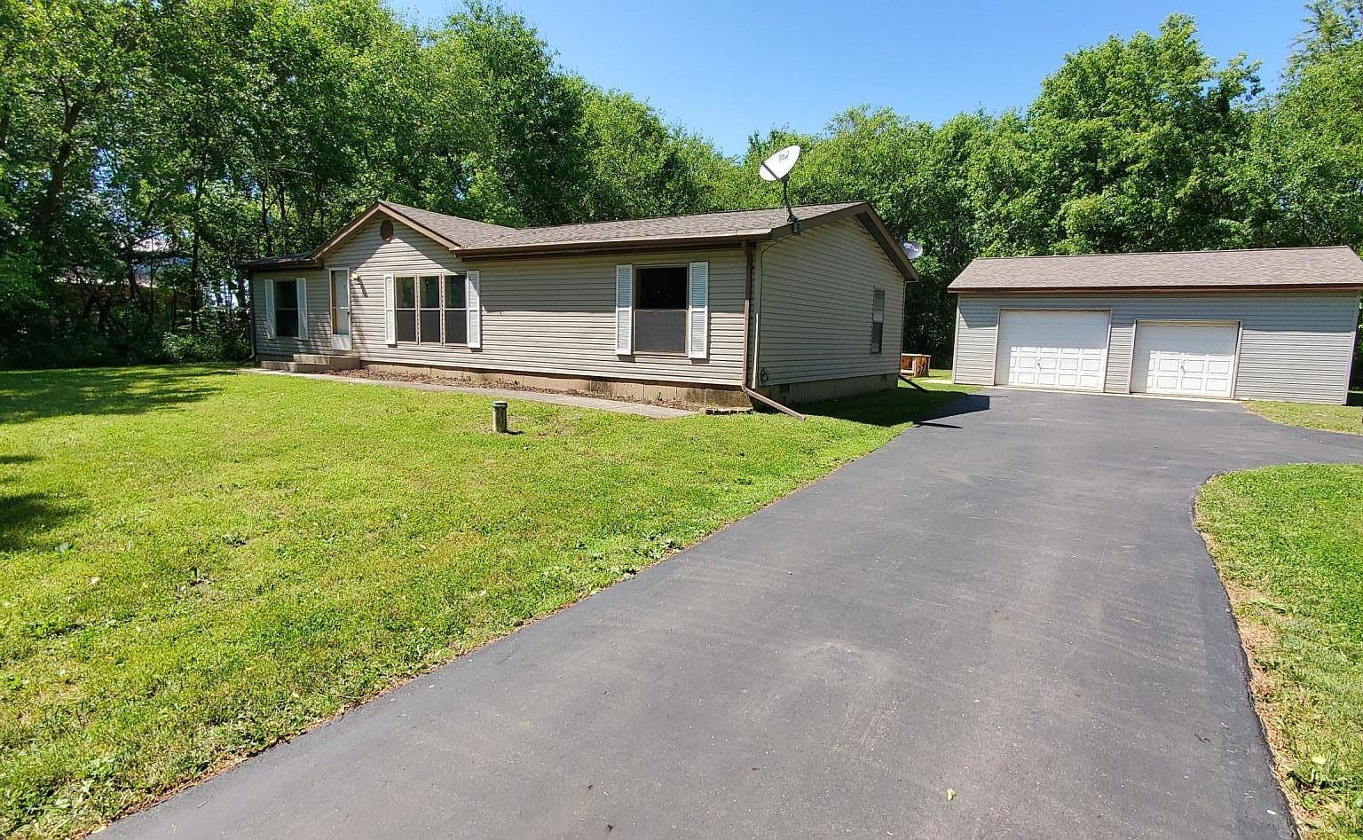 115 E Xy Ave, Vicksburg, MI 49097 | Zillow