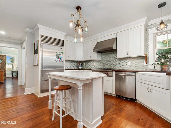 4th image of 2606 Evans St