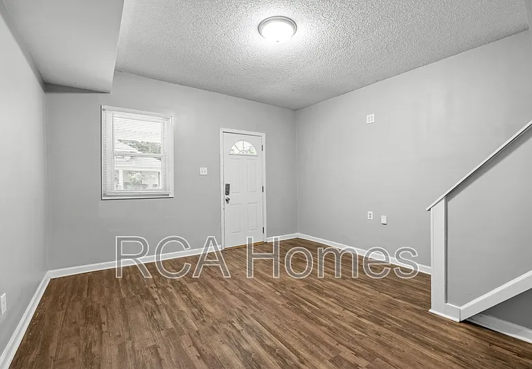 1533 Draper St — Photo 4
