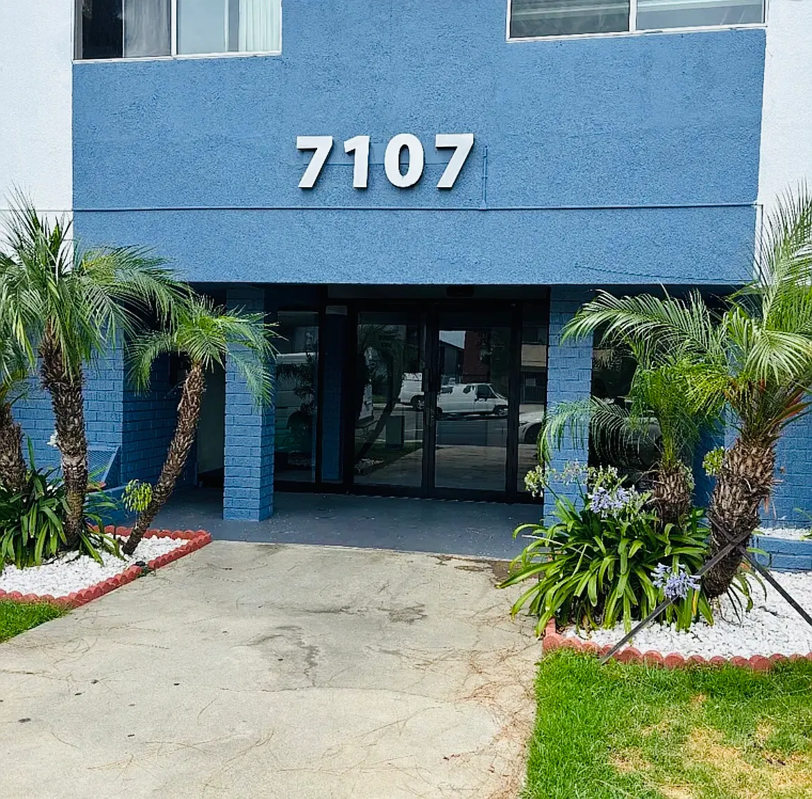 7307 Woodman 1BR 1BA — Photo 1