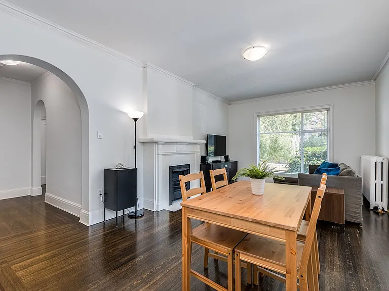 935 Jervis St — Photo 16